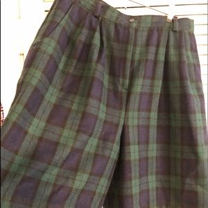 Very nice lined navy/black/skirt green plaid short